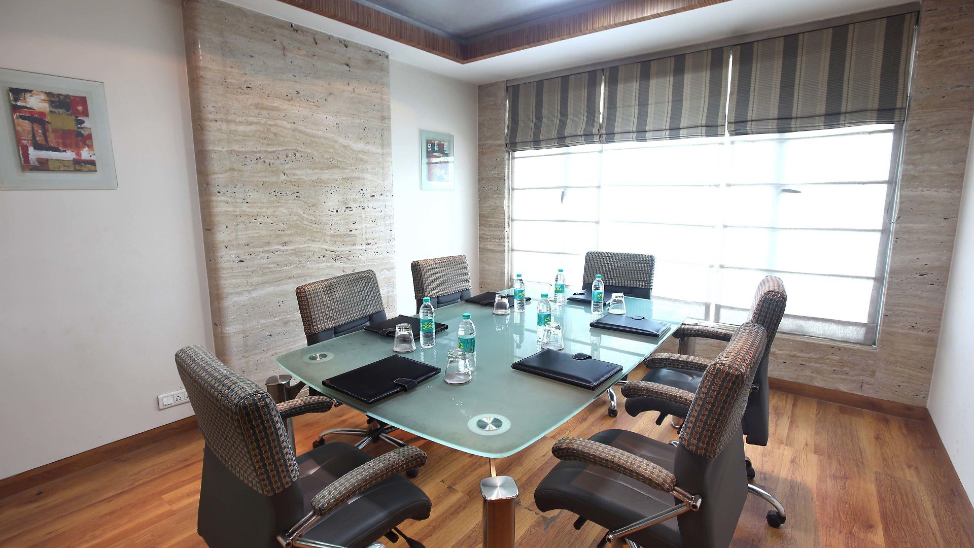 Mirage Hotel, International Airport 4*