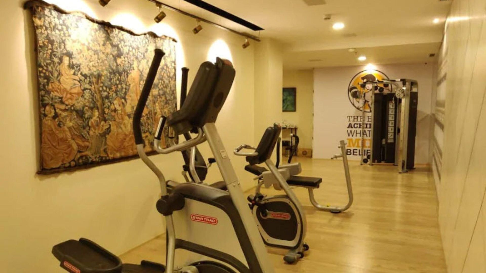 Mirage Hotel, International Airport 4*