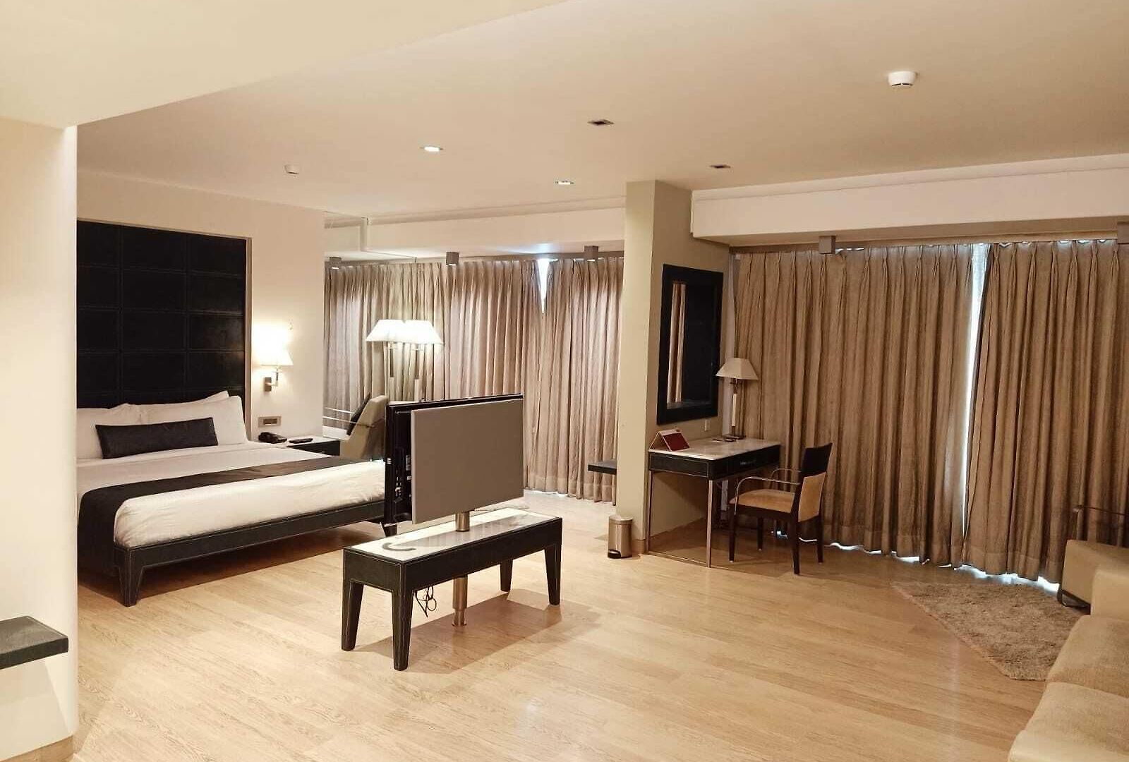 Mirage Hotel, International Airport Hotel 4*
