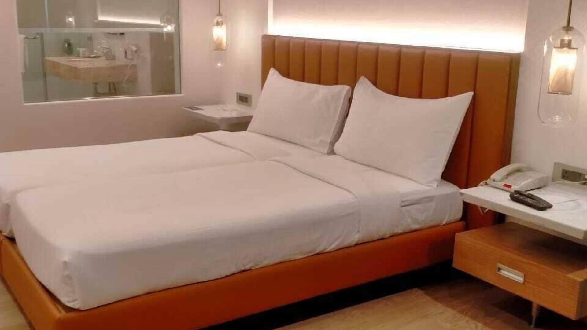 Mirage Hotel, International Airport 4*
