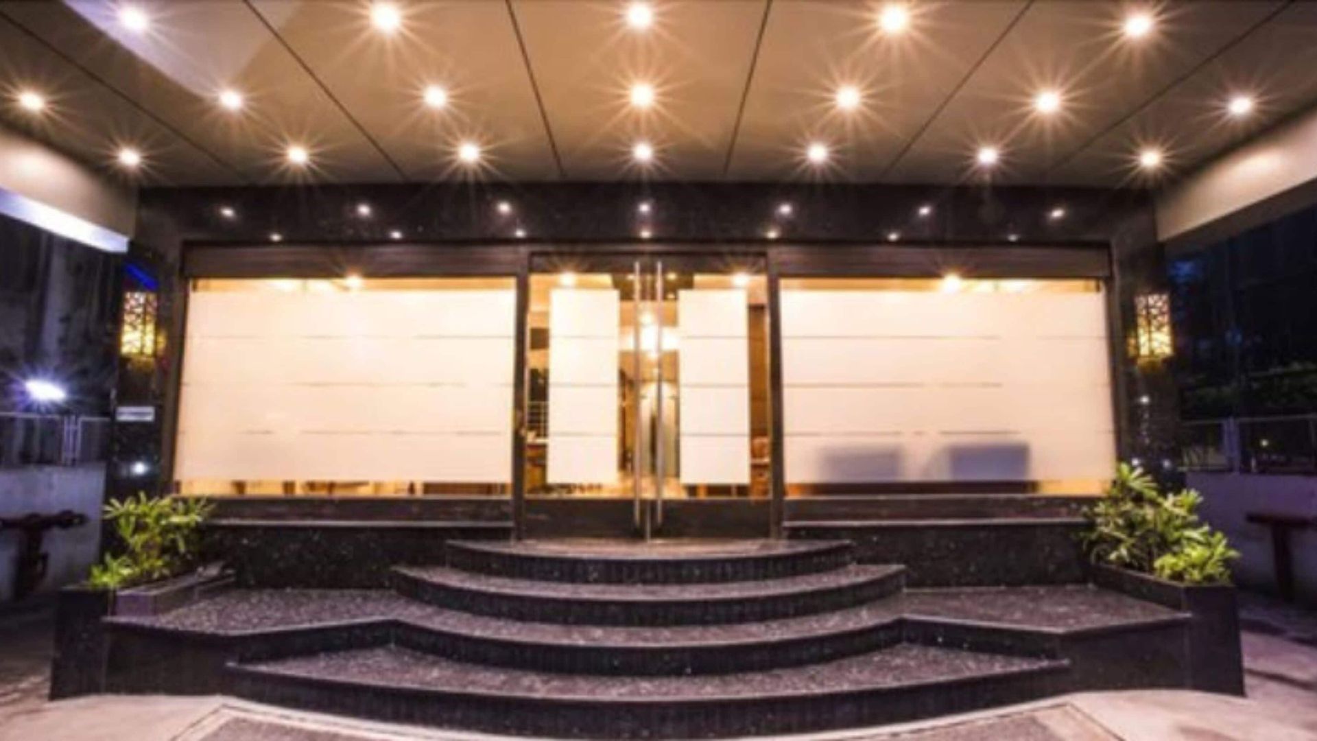 Airport International Hotel 3*