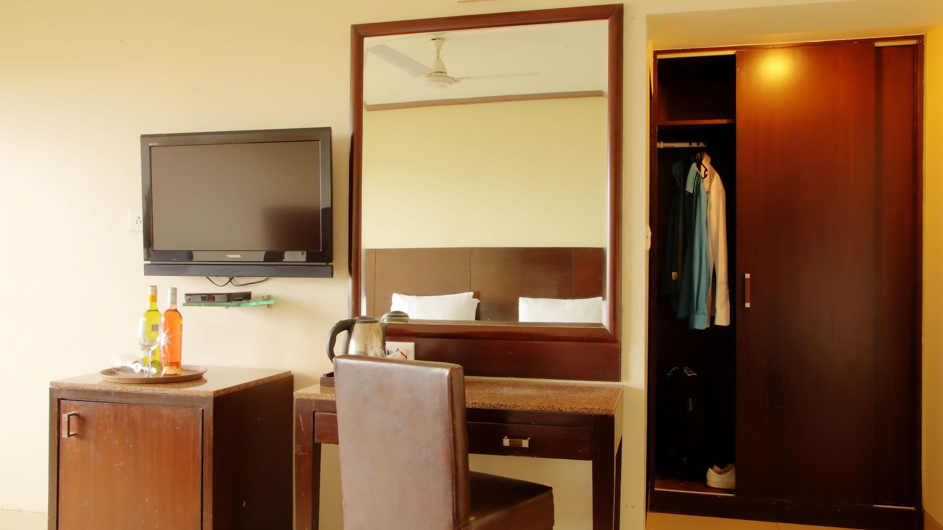 Kings International Juhu Hotel