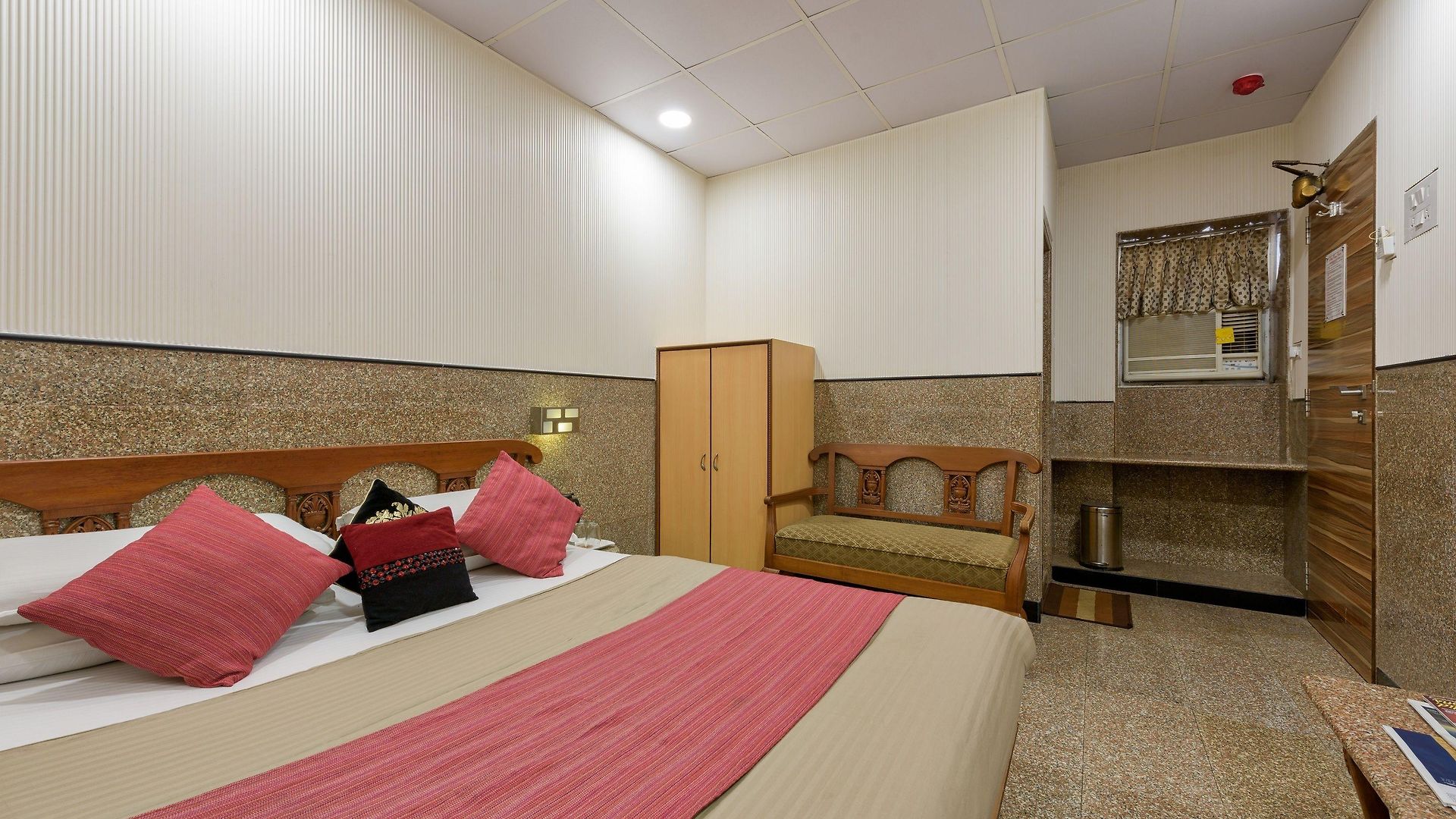Royal Castle 2*