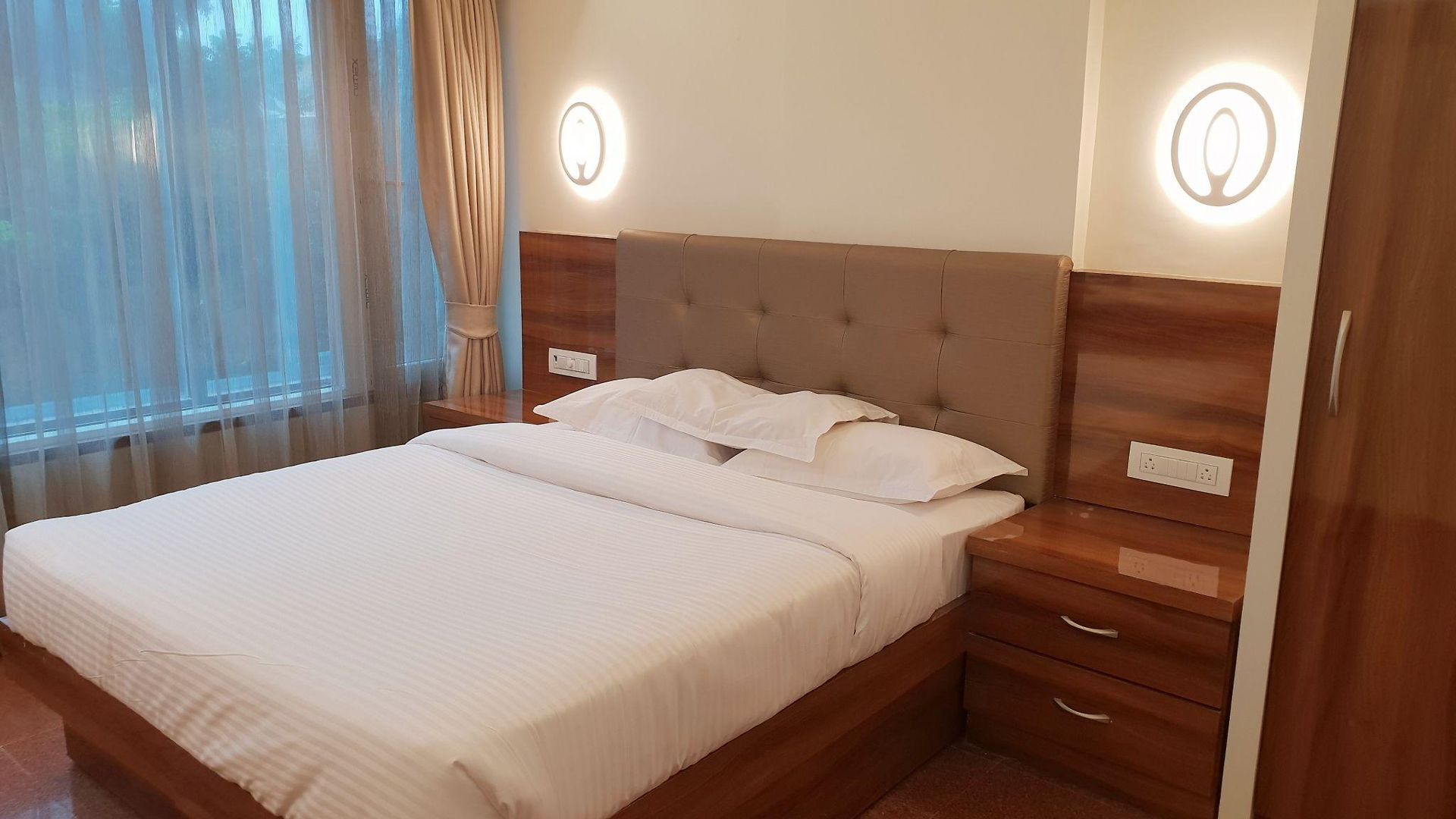 Milan International 3* Mumbai