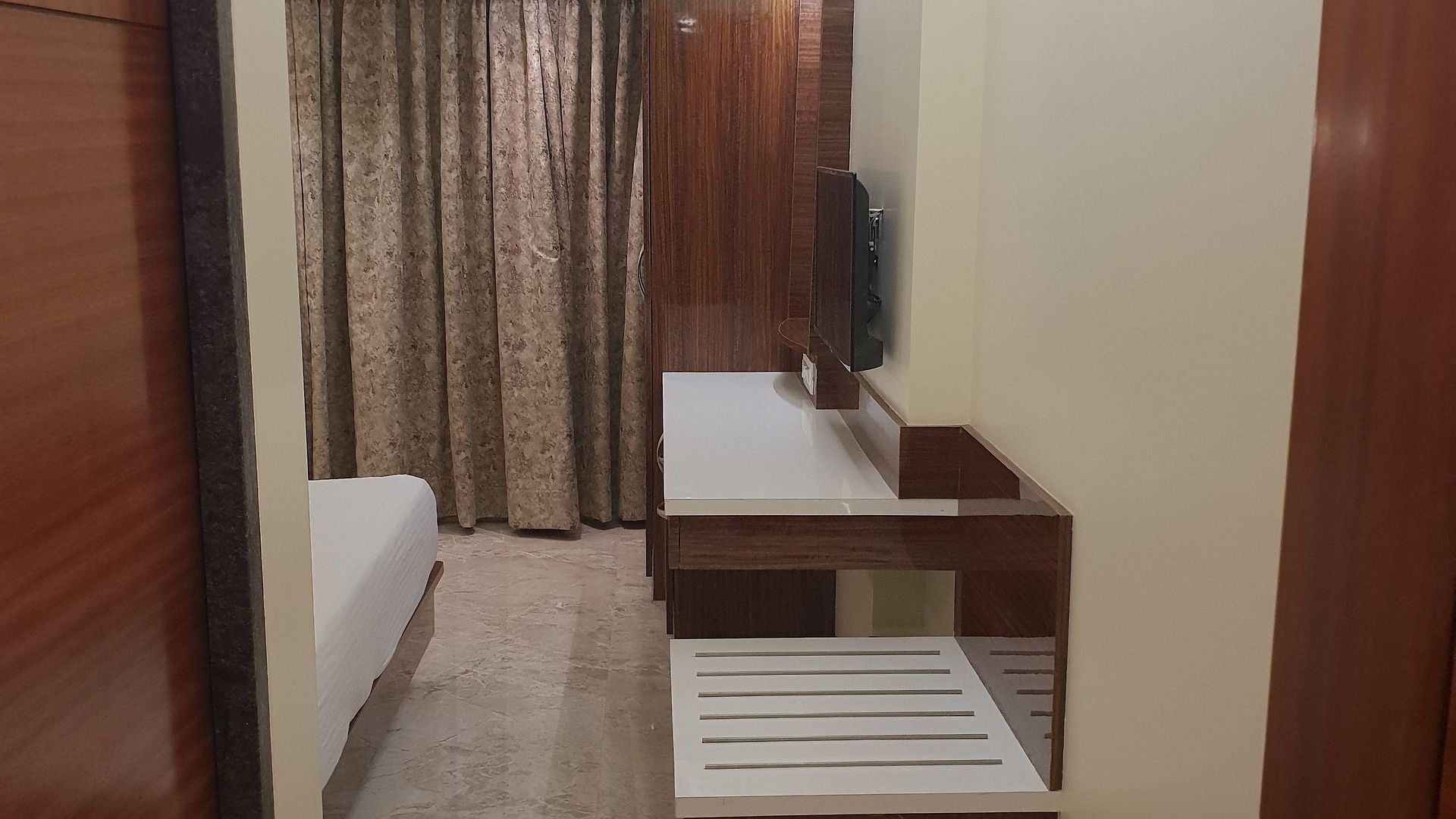 Milan International Hotel 3*