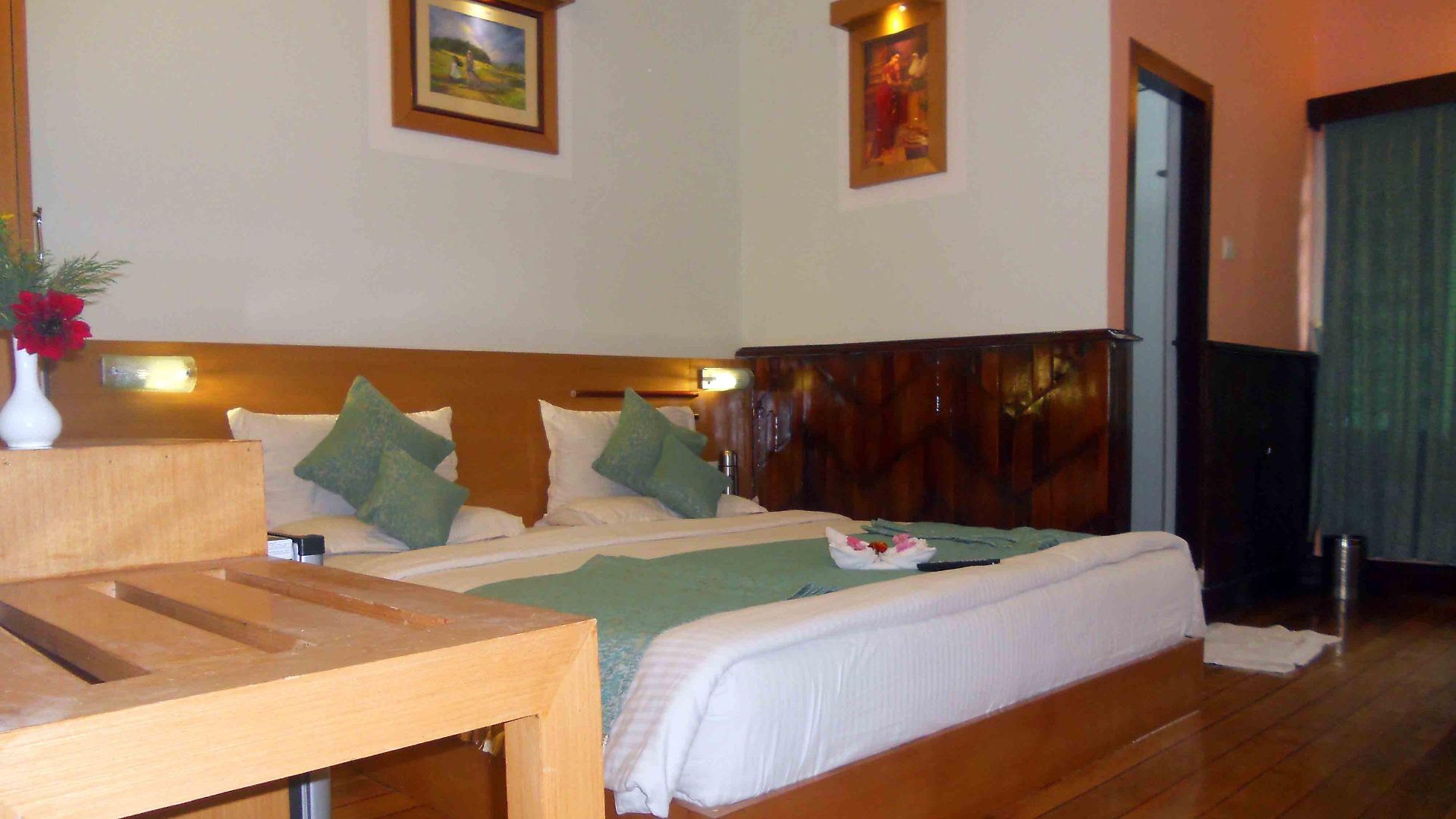 Metro Palace Bandra Hotel