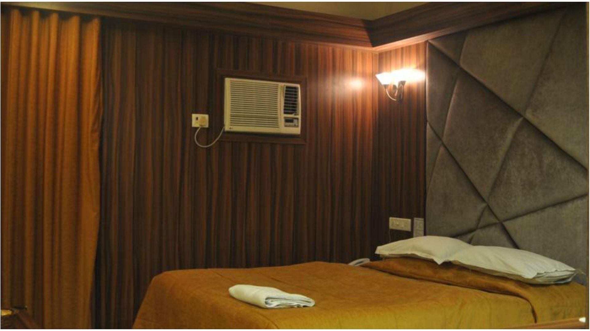 Metro Palace Bandra