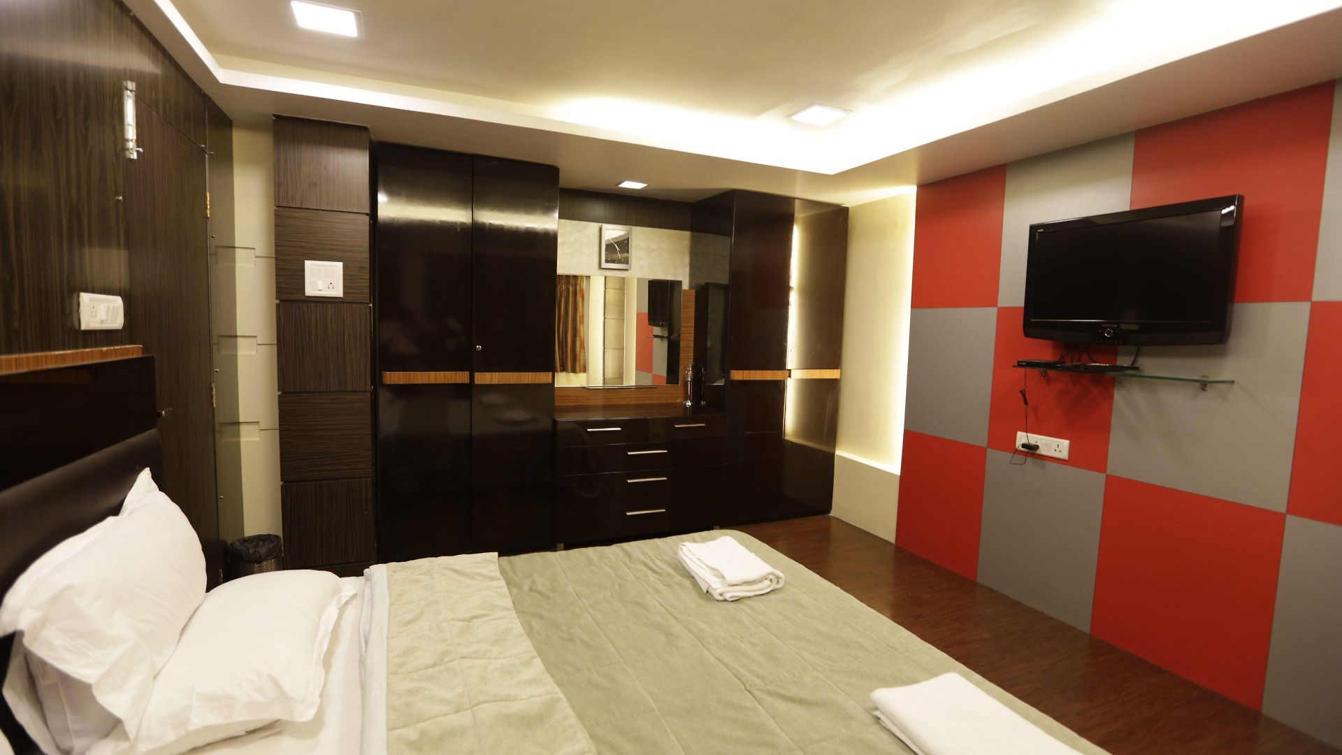 Metro Palace Bandra 3*