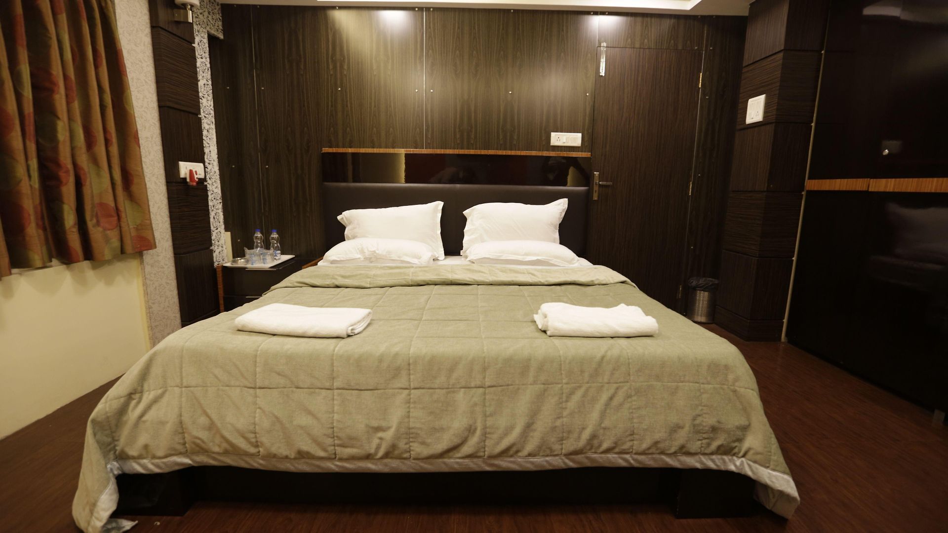 Metro Palace Bandra Hotel Mumbai