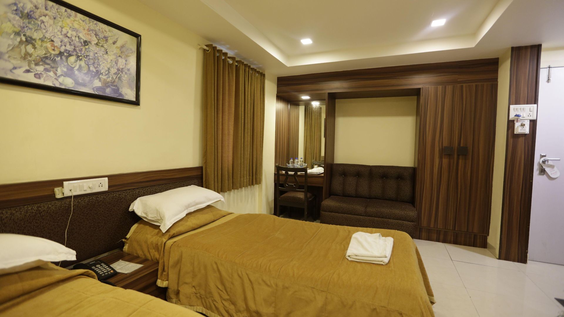 Metro Palace Bandra Hotel 3*
