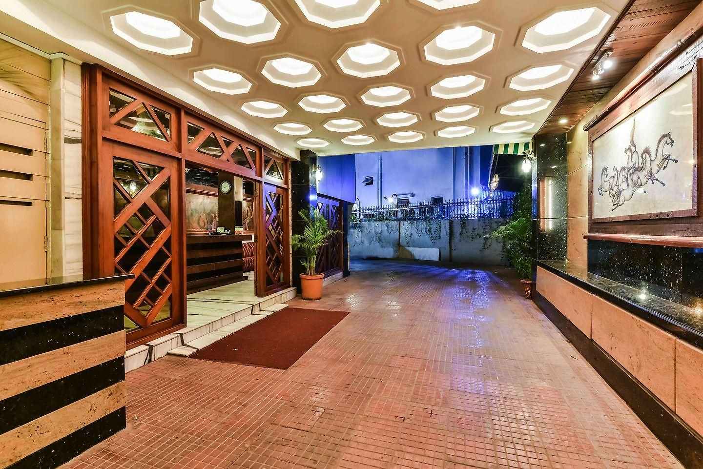 Metro Palace Bandra Hotel 3*