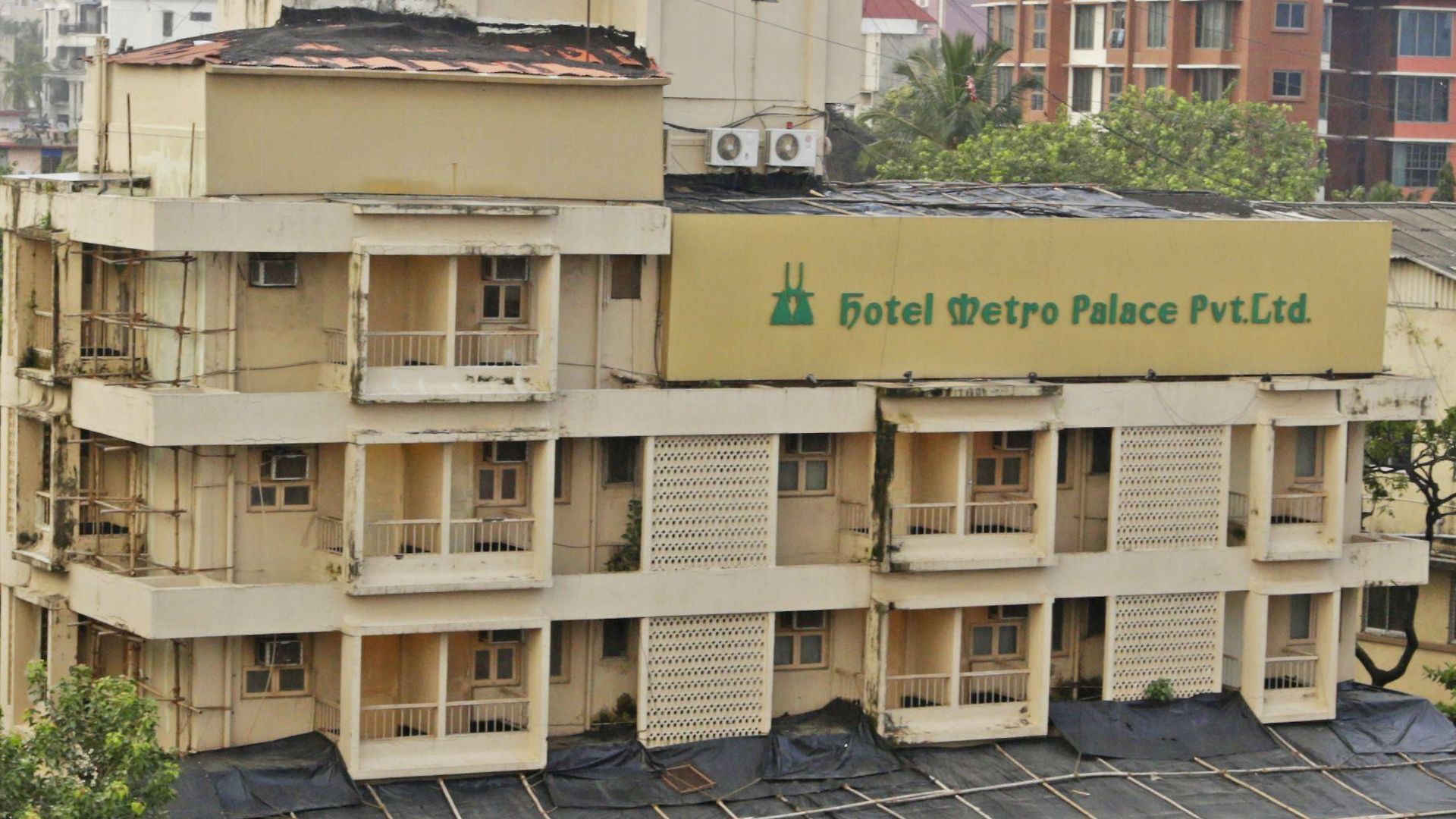 Metro Palace Bandra Hotel