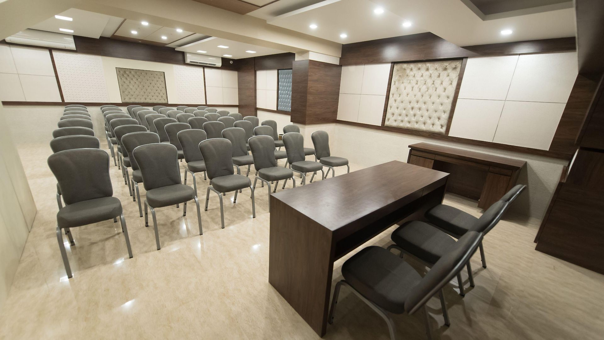 Le Grande - International Airport Hotel 3*