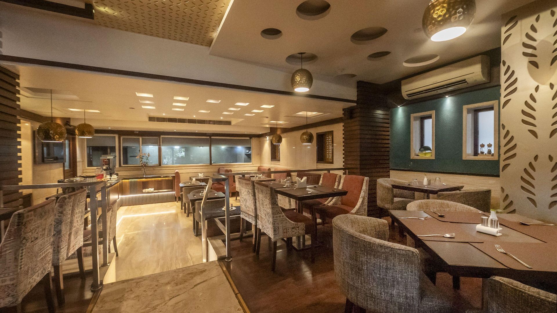 Hotel Le Grande - International Airport Mumbai