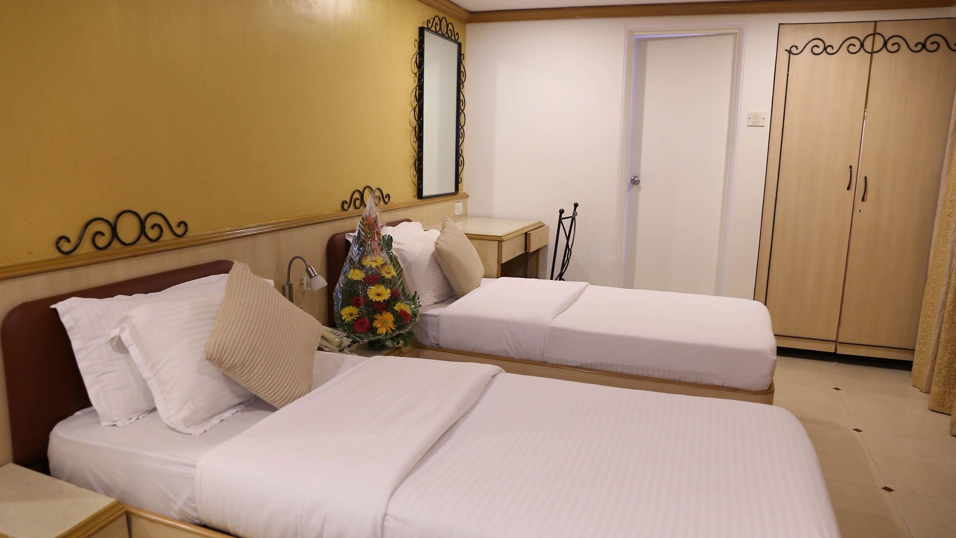 Godwin - Colaba Hotel Mumbai
