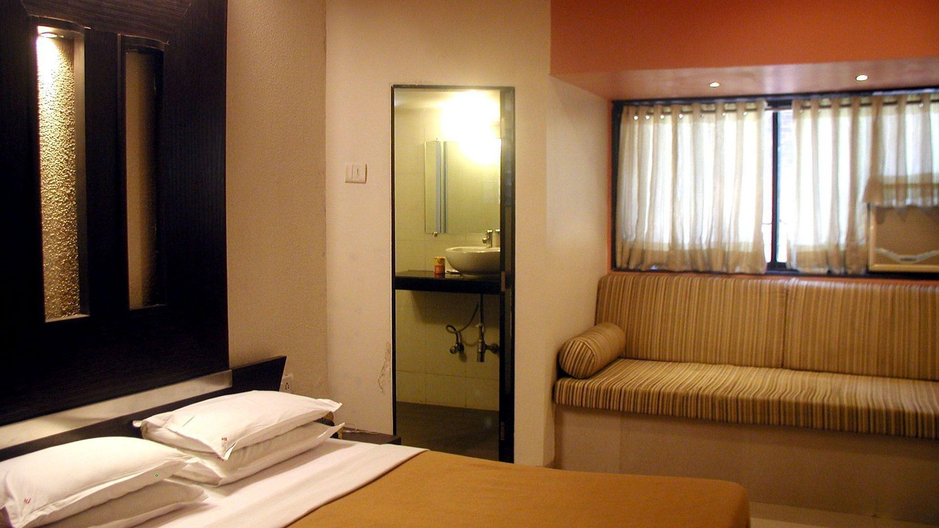 Supreme - Cuffe Parade 3*