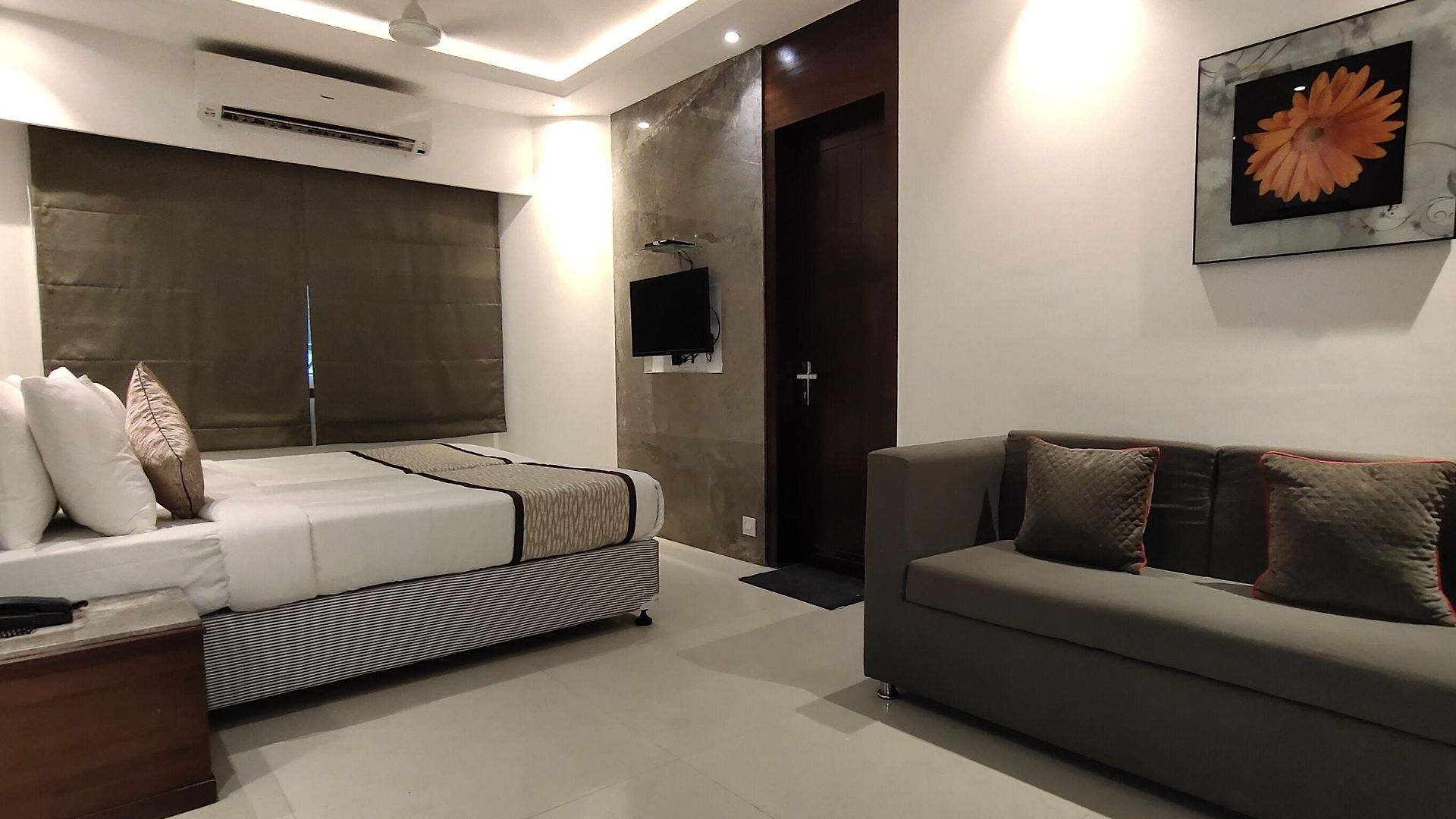 Supreme - Cuffe Parade Hotel