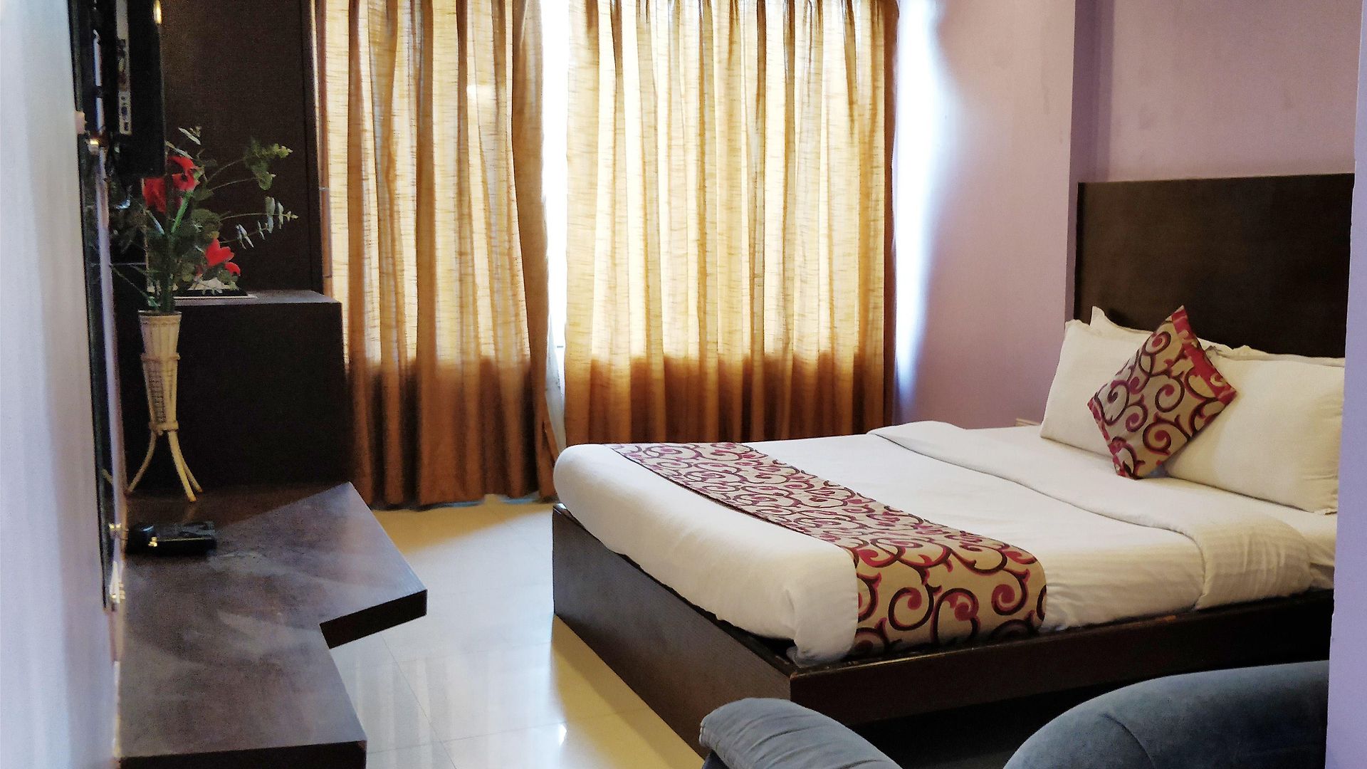 Fabhotel Kamran Residency - Nr Lbs Marg Hotel