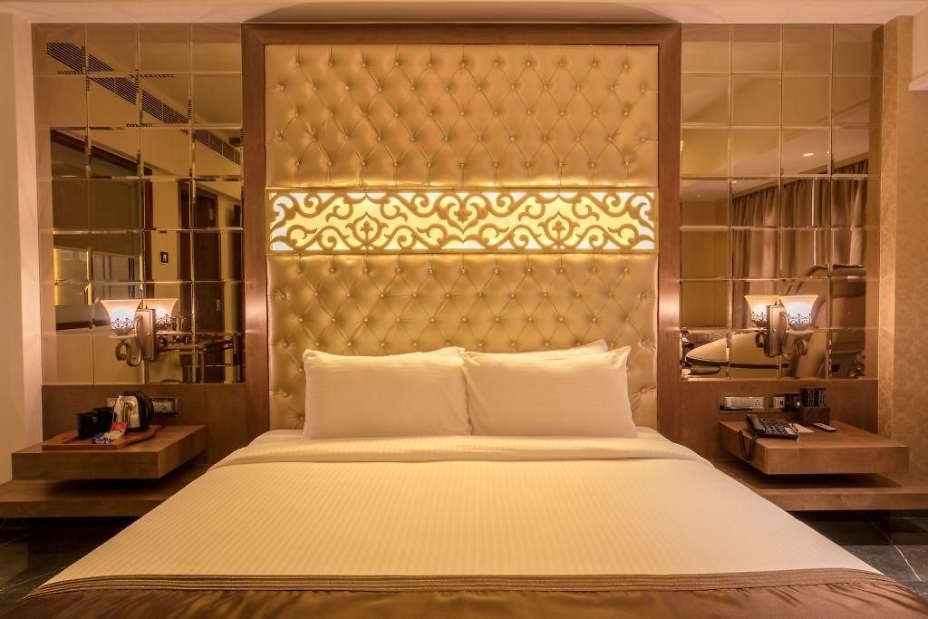 Peninsula Redpine Mumbai