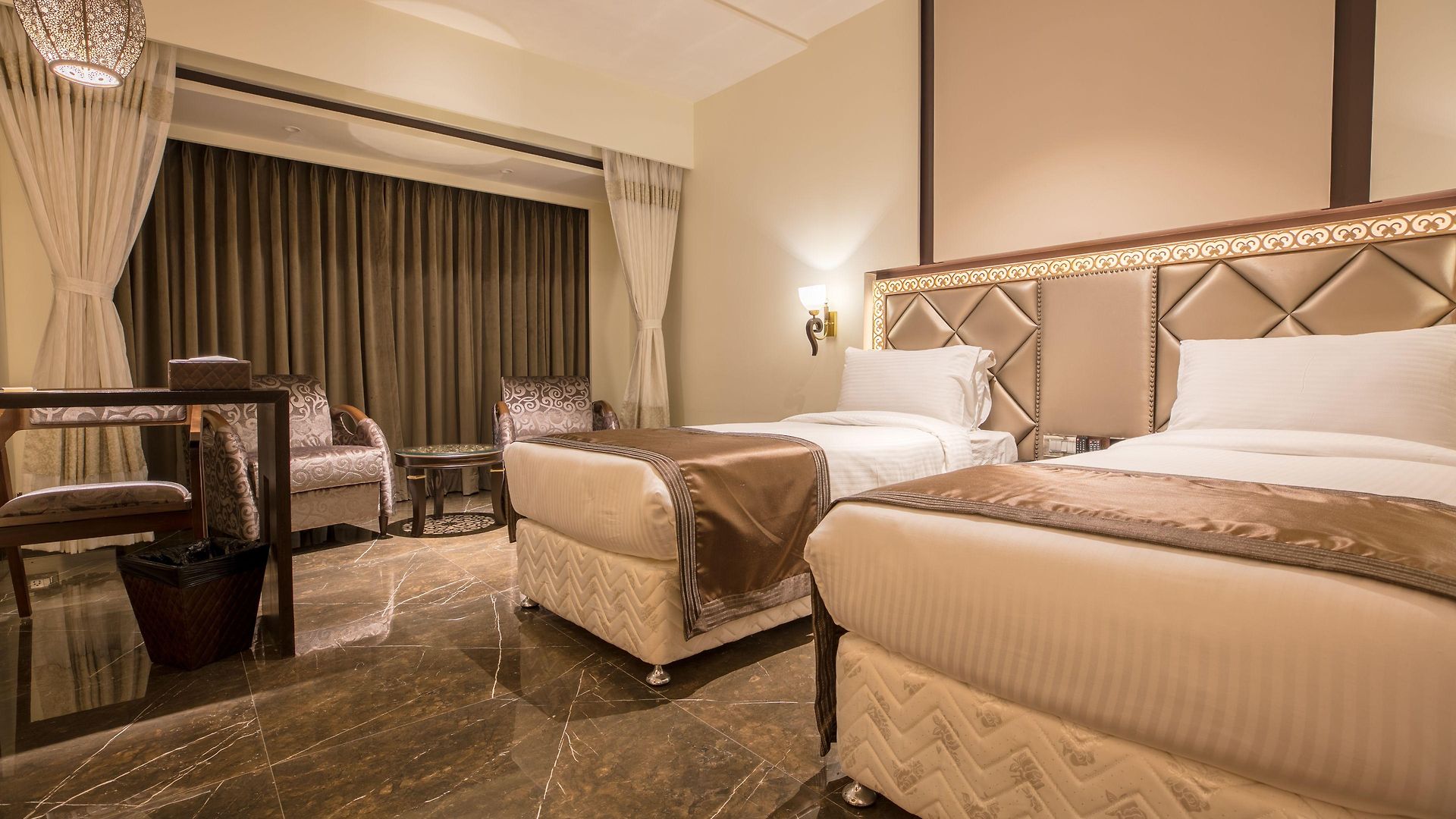Peninsula Redpine 3* Mumbai