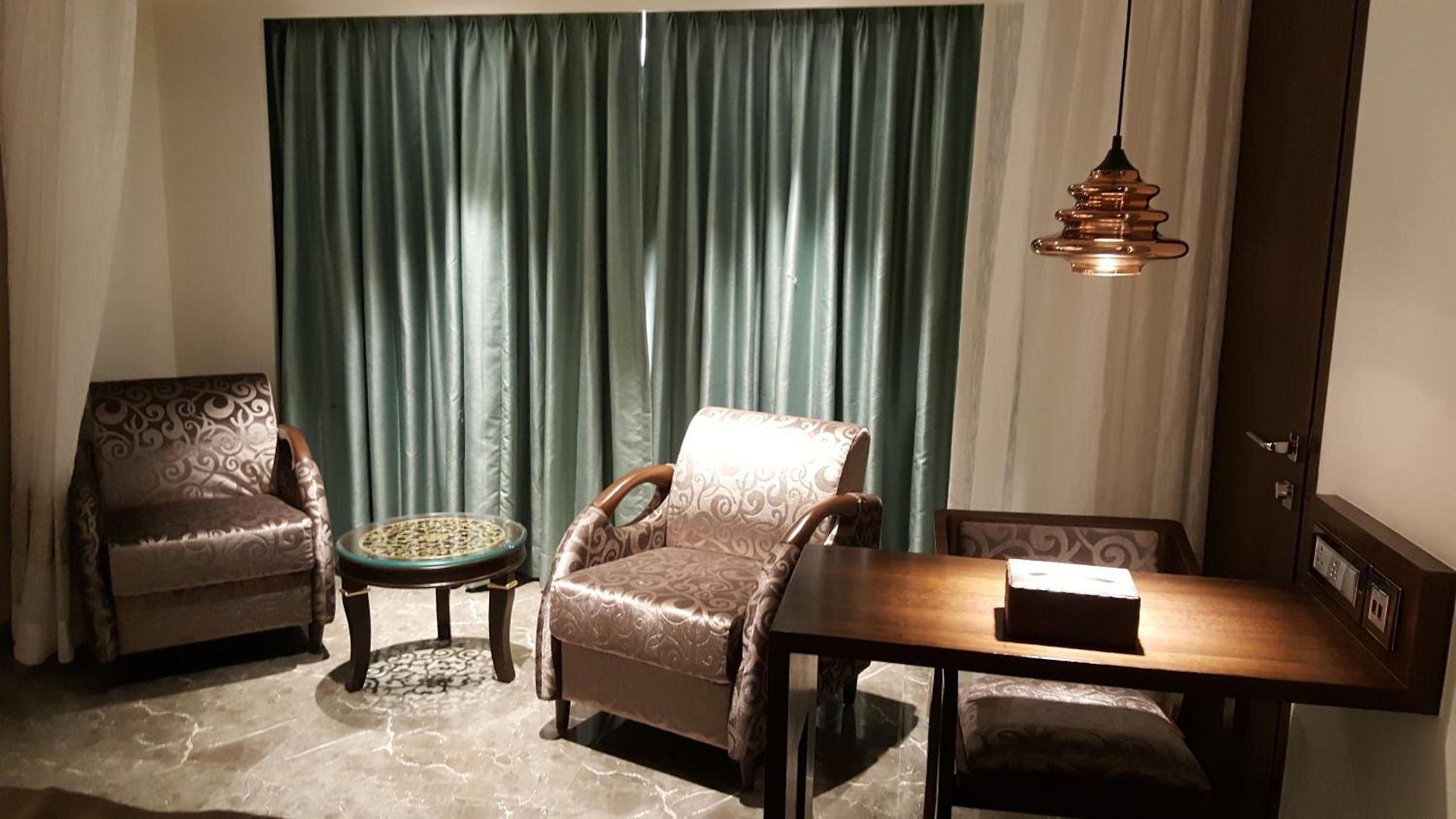 Peninsula Redpine 3* Mumbai