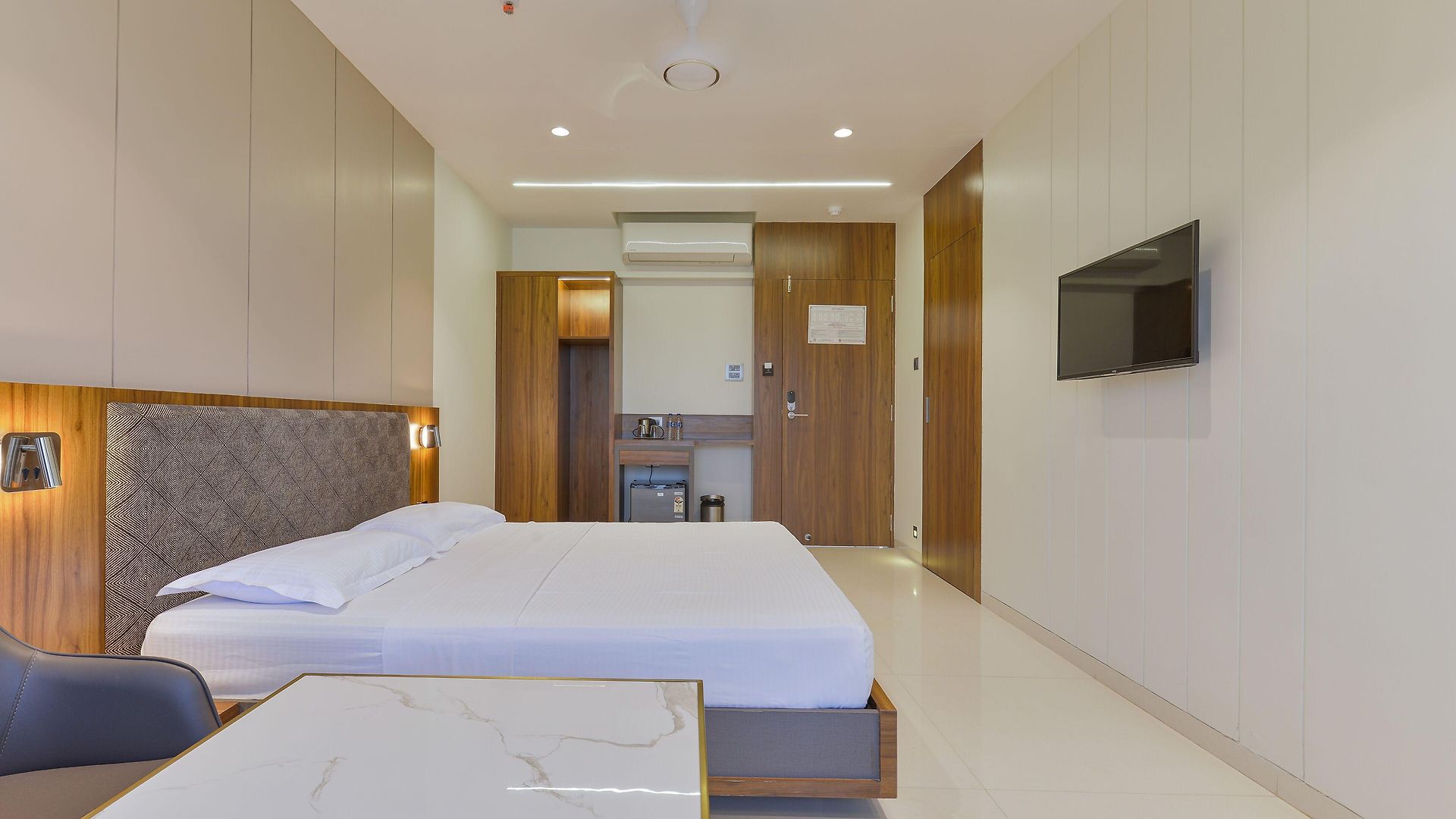 Airlink Hotel 3*