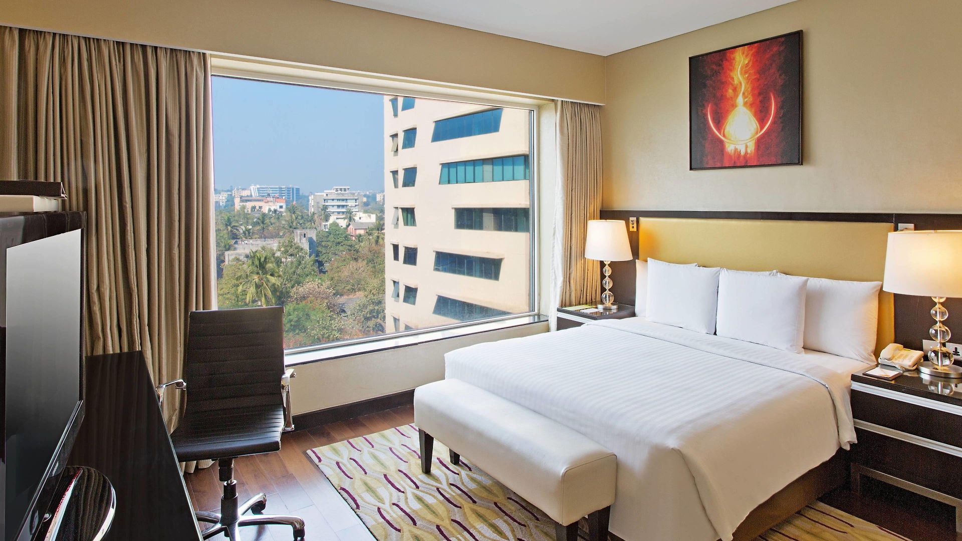 Courtyard By Marriott International Airport