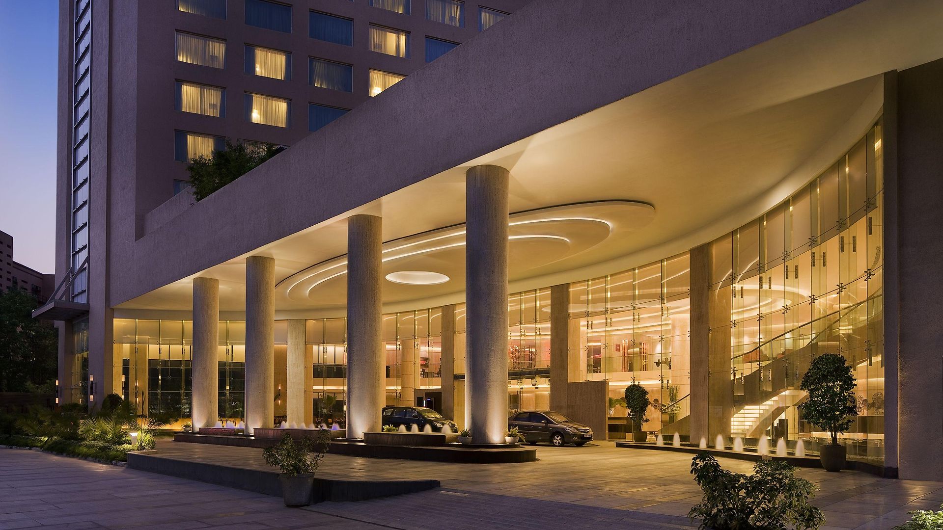 Courtyard By Marriott International Airport