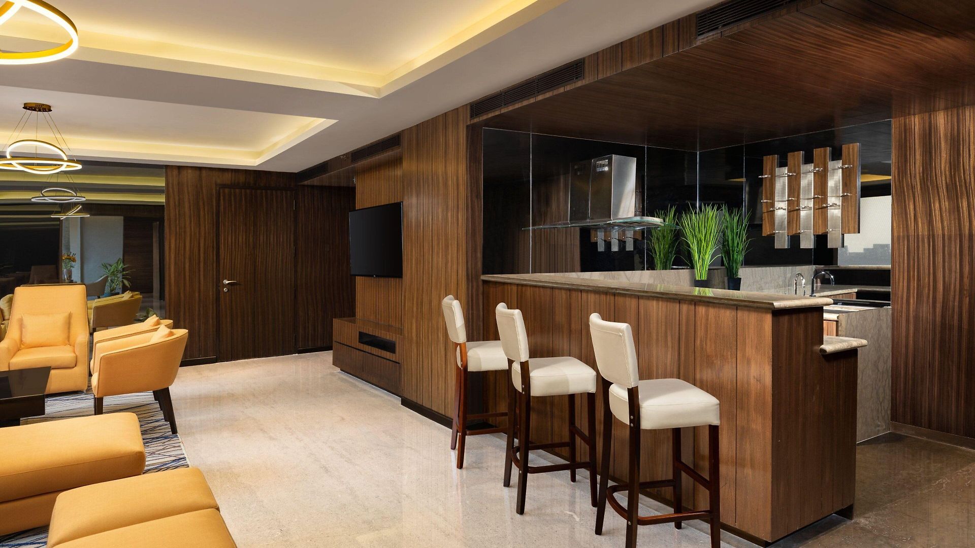 Courtyard By Marriott International Airport