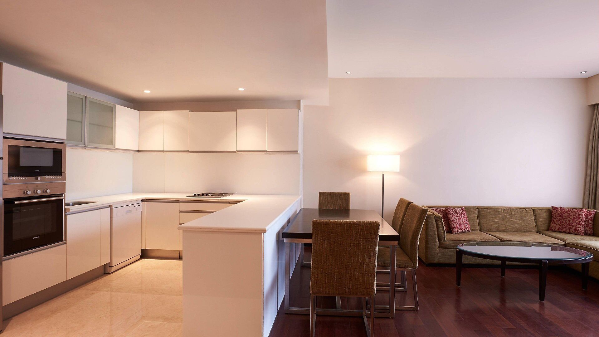 Hotel Courtyard By Marriott International Airport 5*