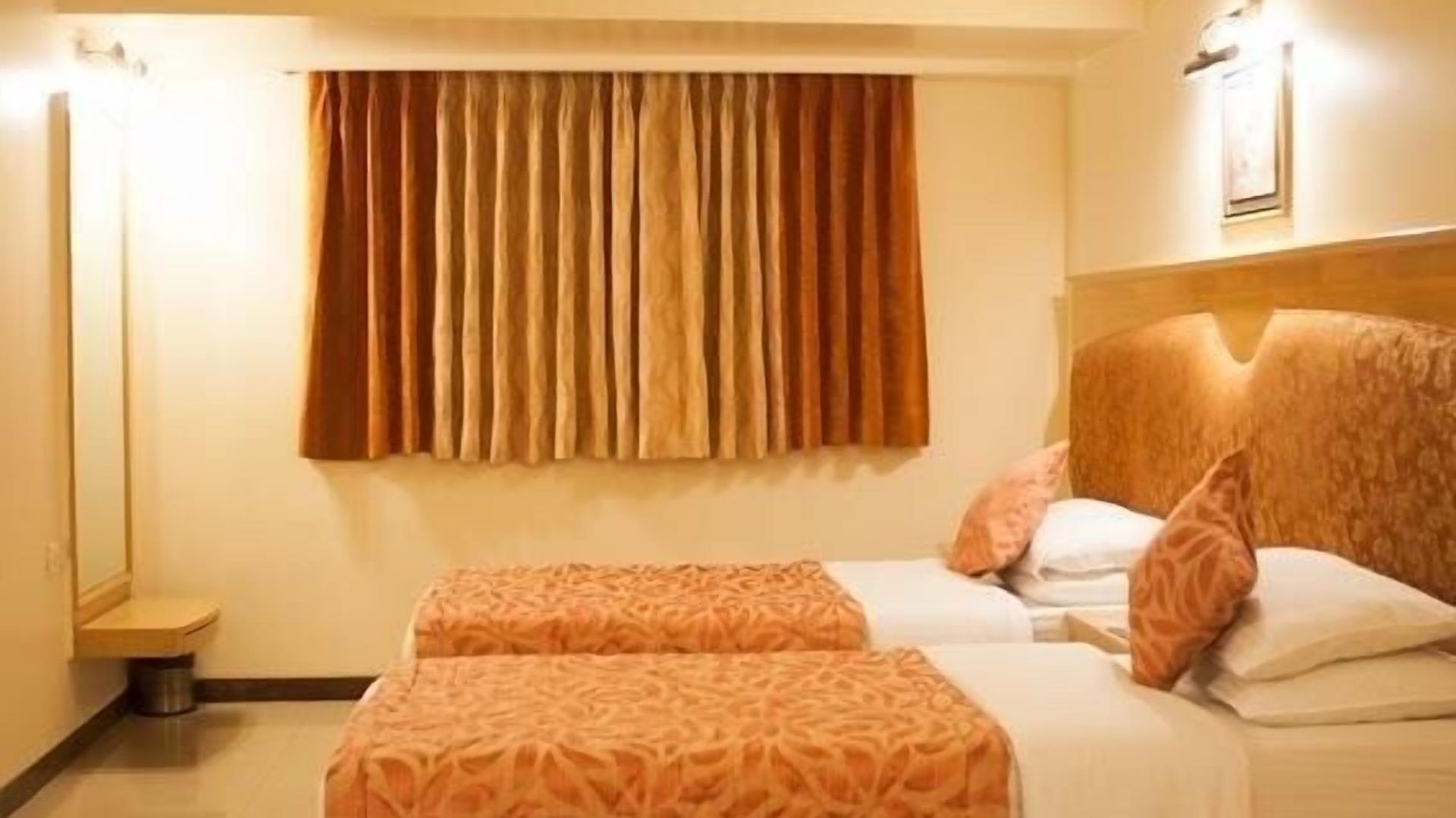 Solitaire Hotel