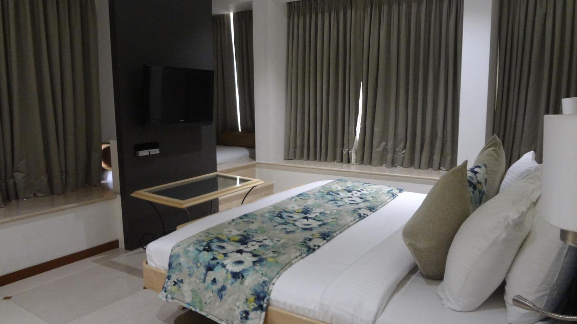 Suncity Apollo - Gateway Of India Mumbai