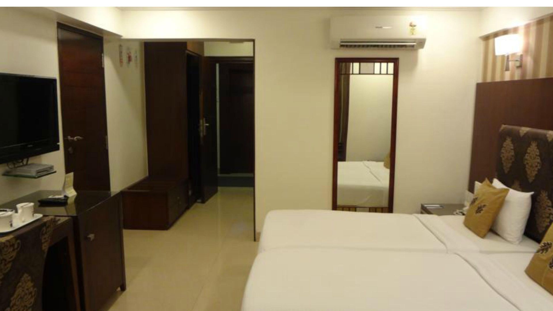 Hotel Suba Palace Near Gateway Of India 4*