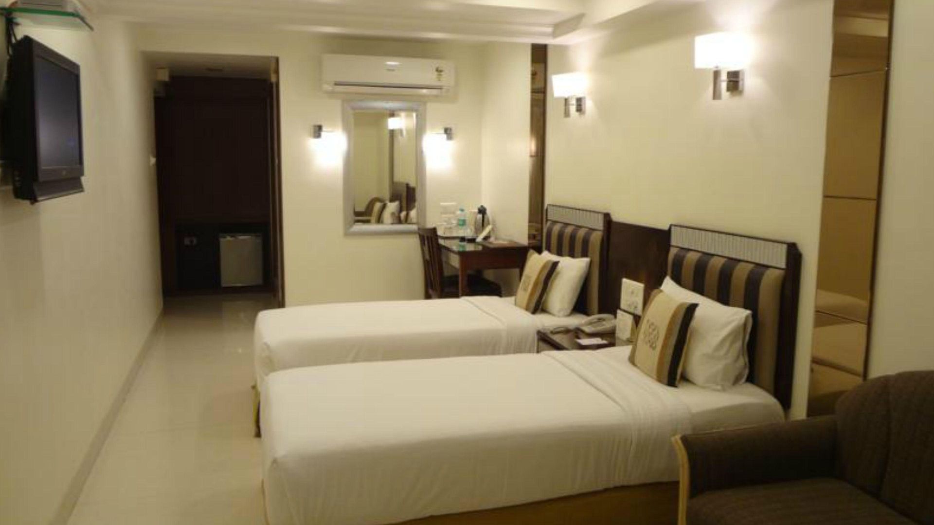 Suba Palace Near Gateway Of India 4*