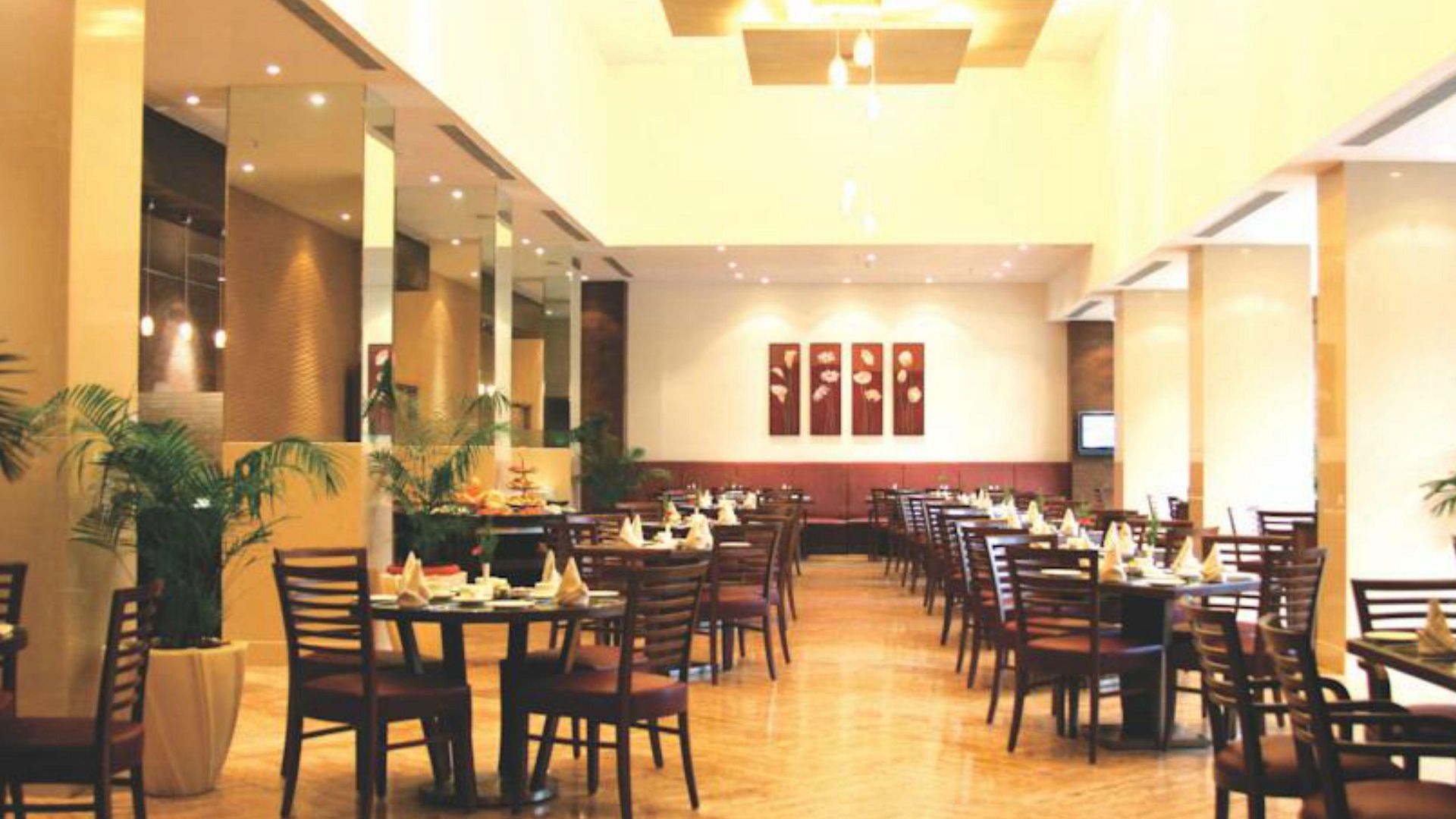 Hotel The Retreat & Convention Centre