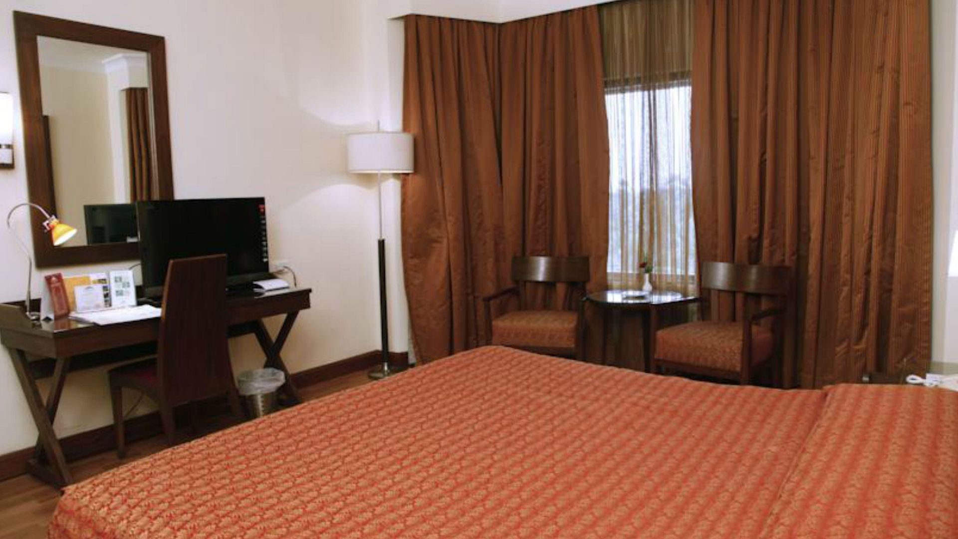 Hotel The Retreat & Convention Centre