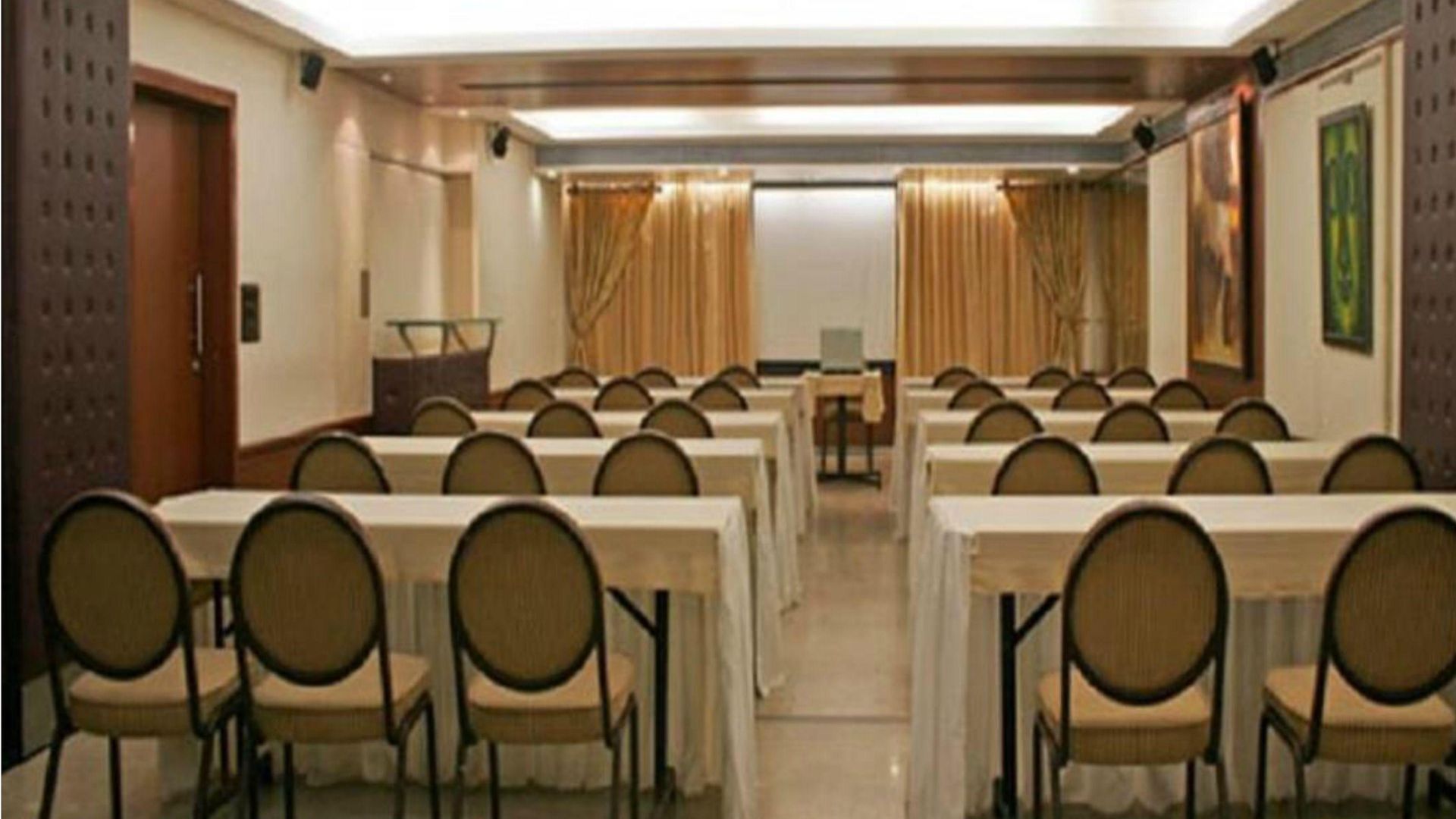 Diplomat, Colaba Mumbai