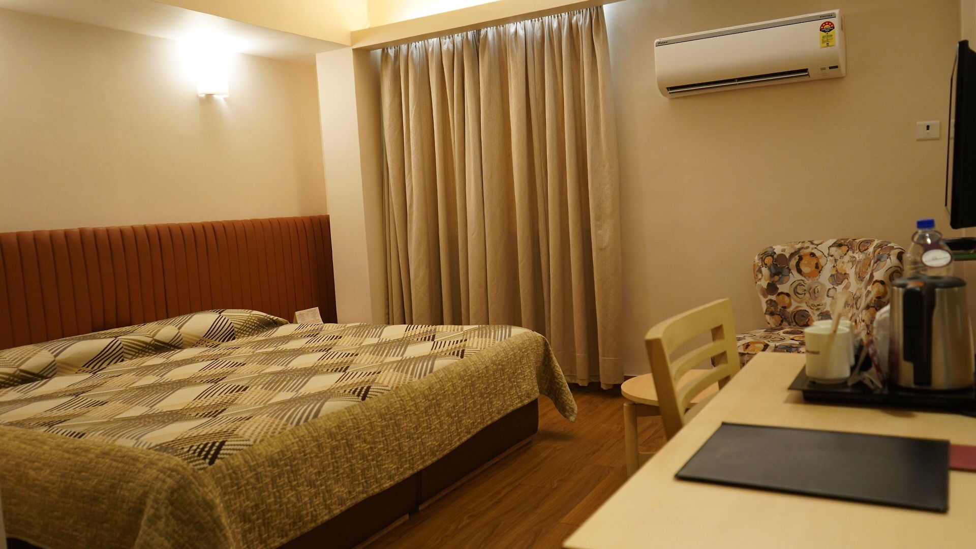 Diplomat, Colaba Mumbai