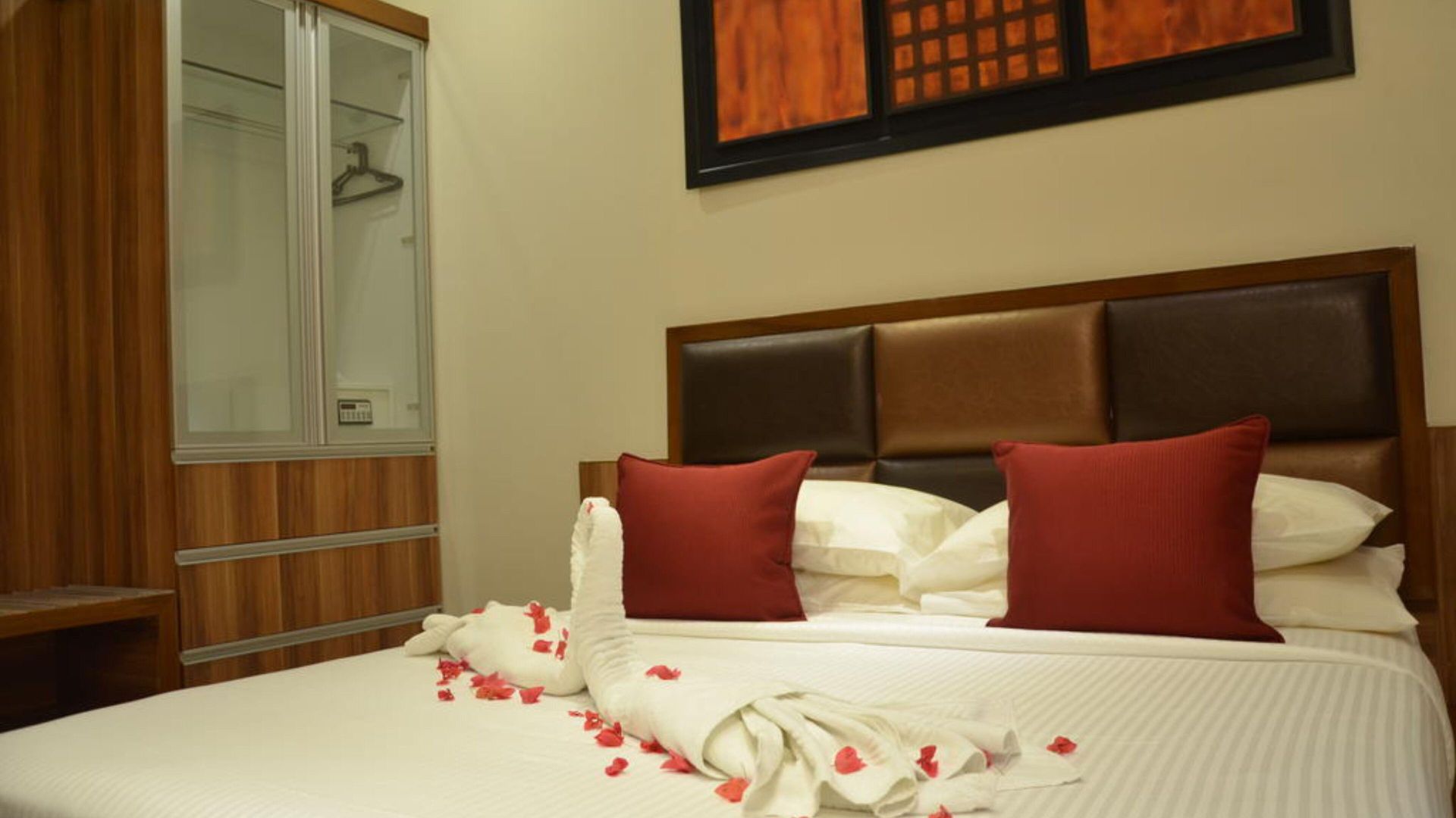 Hotel Sea Palace - Near Gateway Of India Mumbai