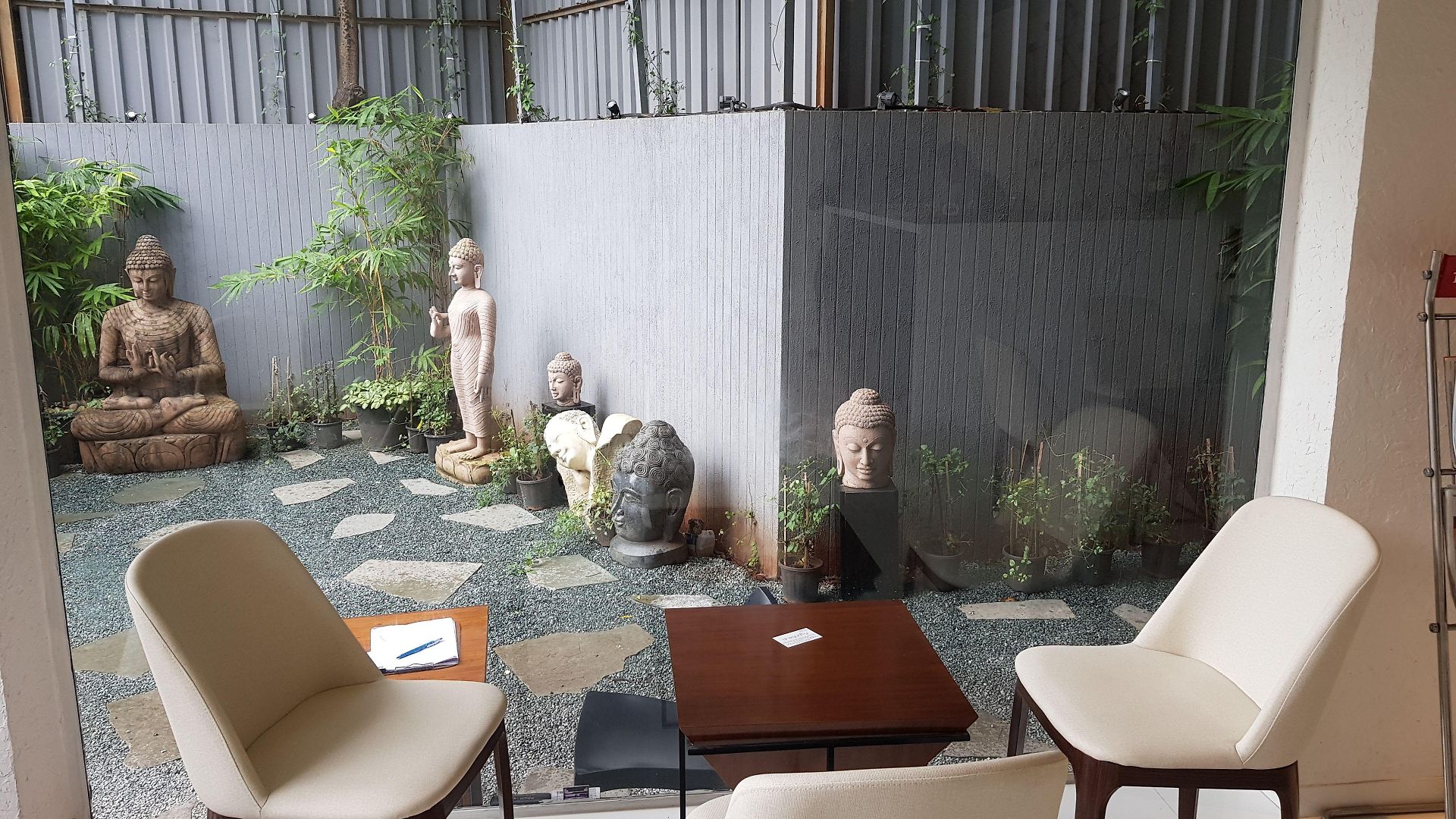 Hotel Dragonfly - The Art