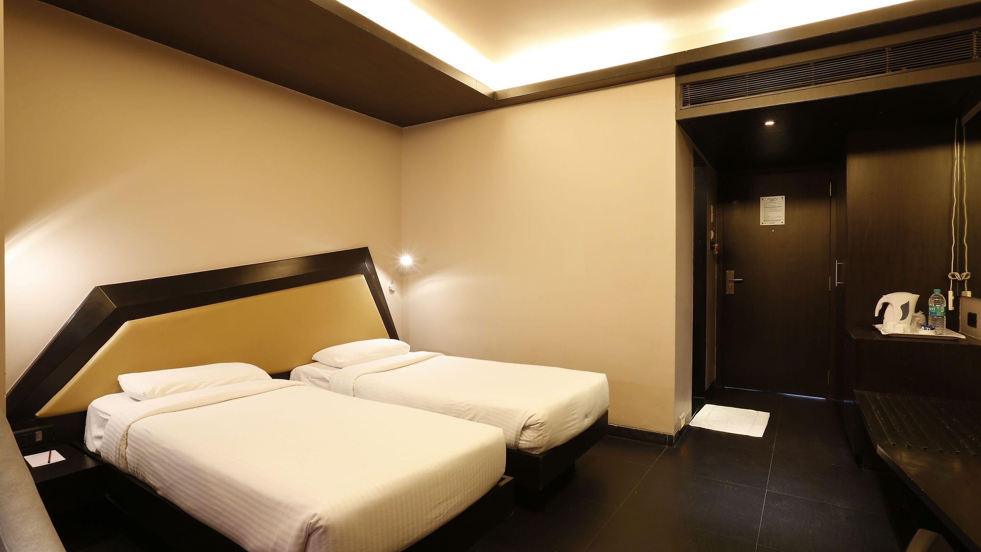 Dragonfly - The Art 4* Mumbai
