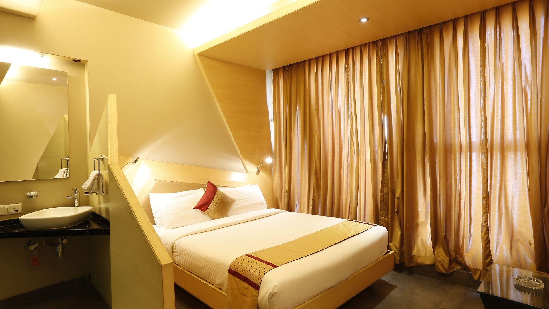 Hotel Dragonfly - The Art