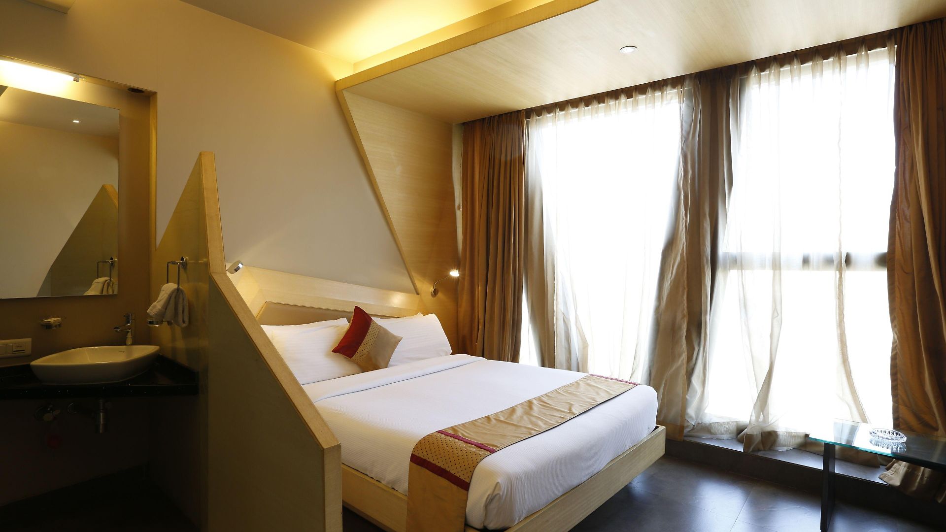 Dragonfly - The Art Hotel