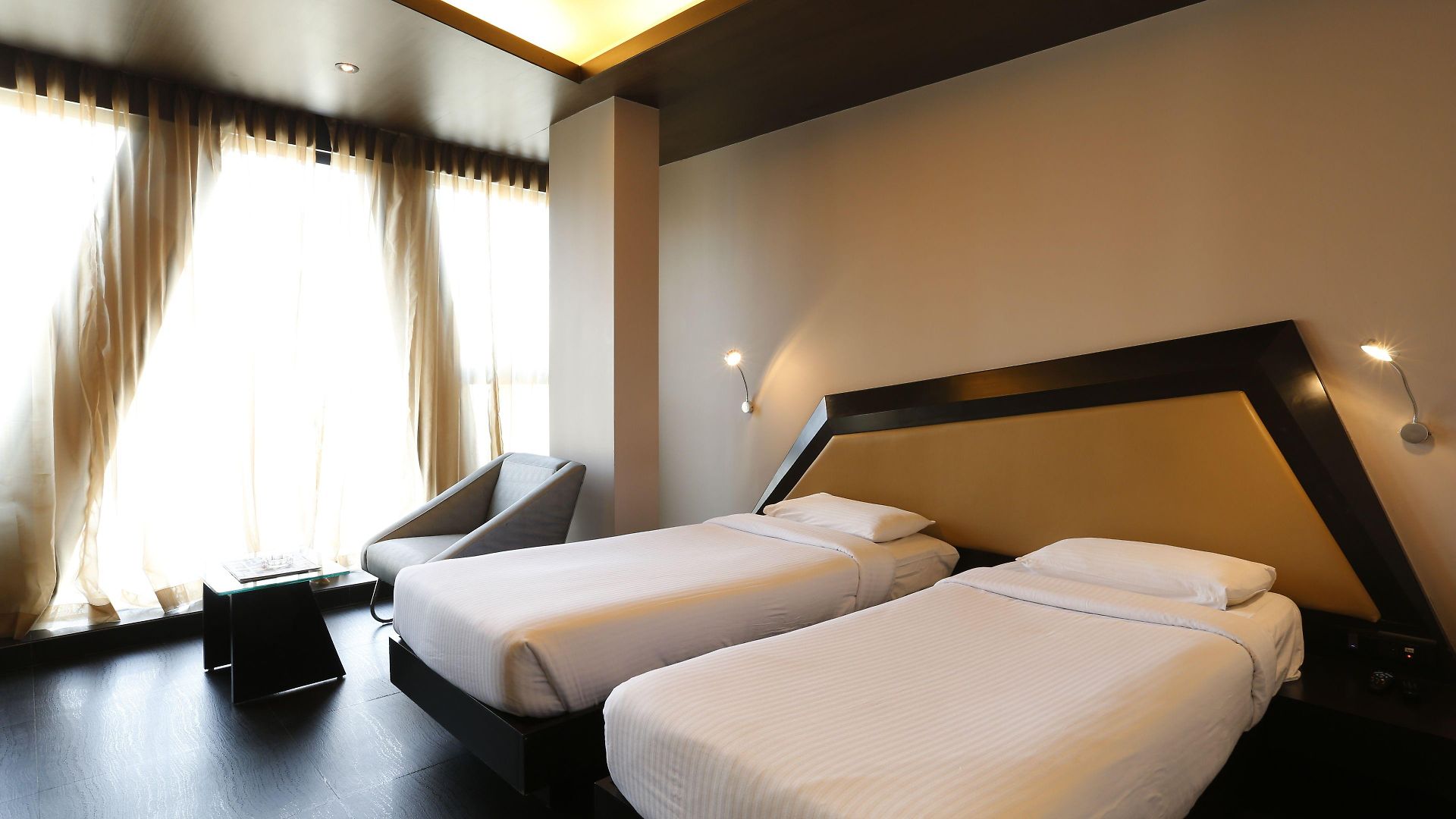 Dragonfly - The Art Hotel