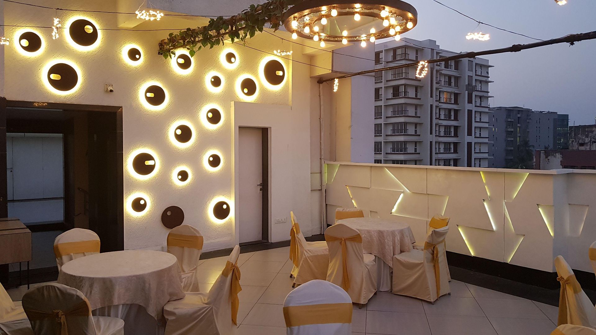 Dragonfly - The Art Hotel