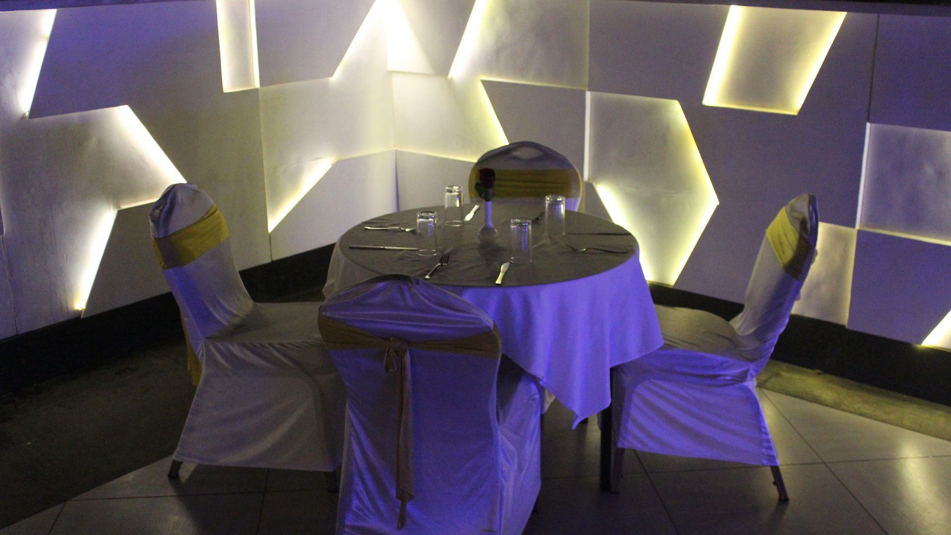 Dragonfly - The Art Hotel