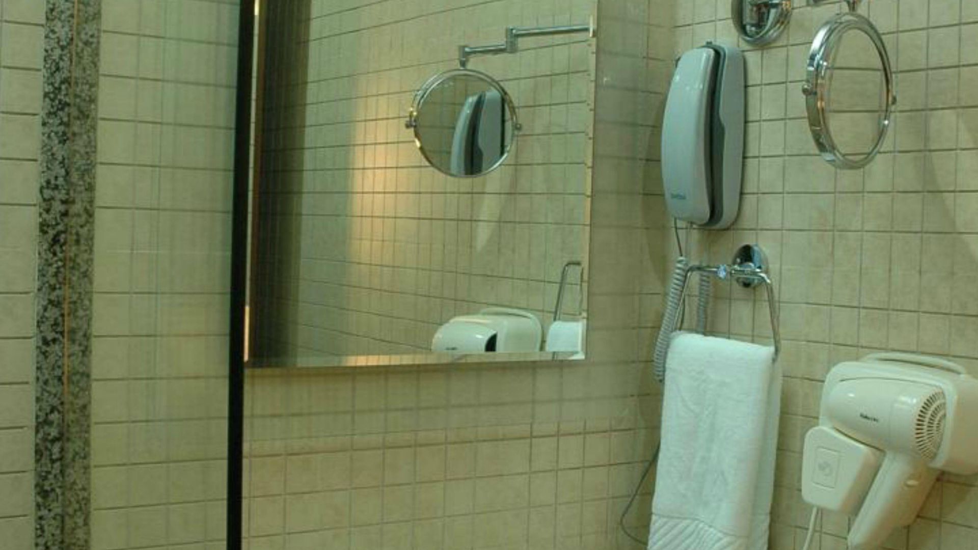 Fabhotel Shubhangan - Nr Bandra