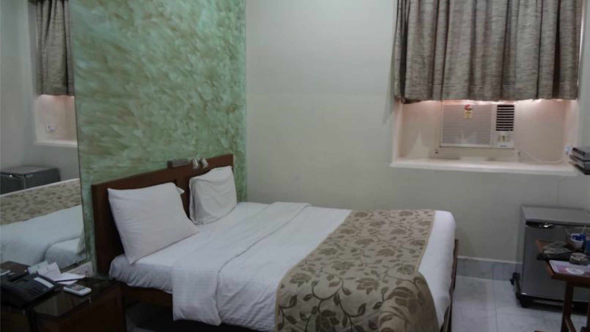 Hotel Grand - Ballard Estate,