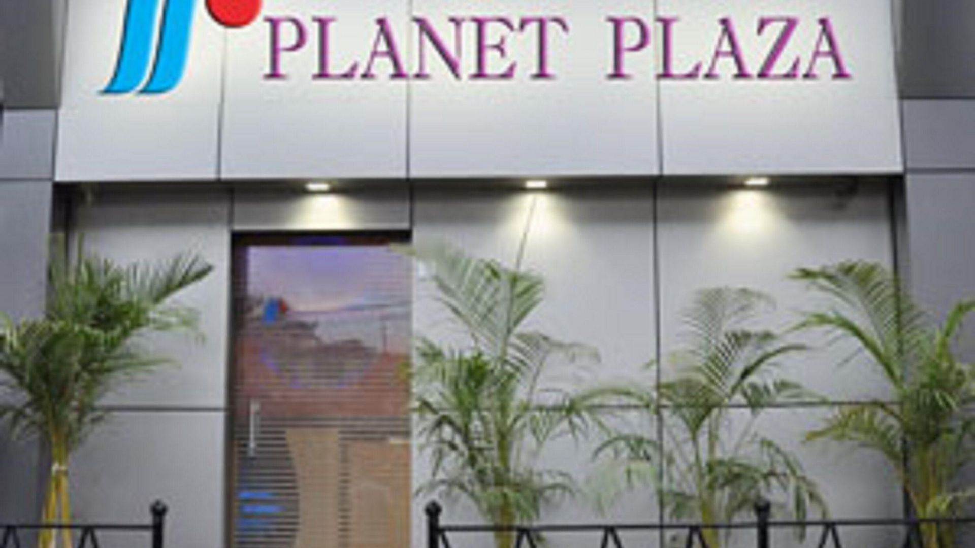 Planet Plaza 2*