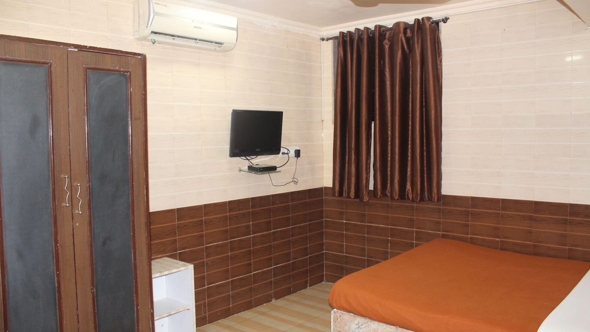 Sea Sands Hotel